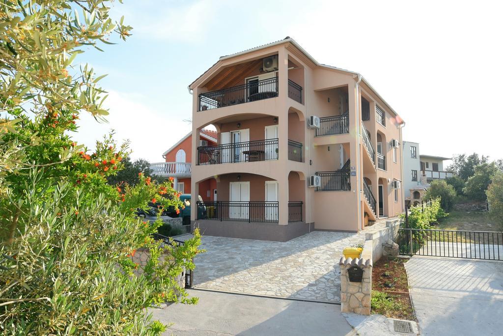 Apartmani Natasa Nino Jezera, Murter Exterior photo